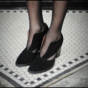 FREE PEOPLE/JEFFREY CAMPBELL DEEP V ANKLE BOOTS